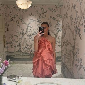 Vêtements pour femmes européennes et américaines en vente flash sur <span class=keywords><strong>AliExpress</strong></span>, robe dos nu à bretelles ornée <span class=keywords><strong>de</strong></span> fleurs - Product Image 4
