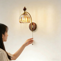 Lampe murale de style médiéval avec cadre en fer LED et abat-jour en verre pour salon et couloir, commande par chaîne