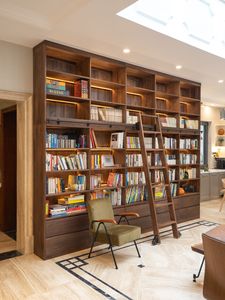 <span class=keywords><strong>Libreria</strong></span> in Legno Massello su Misura con Scala Scorrevole e LED per Villa, Ufficio e Biblioteca - Product Image 2