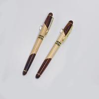 Personnalisé graver Logo homme cadeau palissandre bois d'érable stylo à bille roulante de haute qualité avec boîte en bois