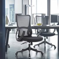 Chaise de bureau ergonomique de style ethnique pour une assise prolongée sans fatigue, avec siège en maille en forme d'arc pour salle de conférence et roulettes réglables