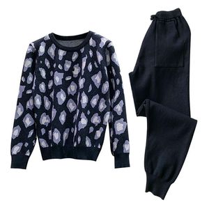 Vente flash : Ensemble long 2 pièces pour femmes, imprimé léopard, col rond, anti-rides, vêtements chauds pour l'automne et l'hiver - Product Image 1
