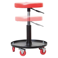 Tabouret professionnel pour réparation de motos avec élévateur hydraulique pour réglage de la hauteur, évitant les maux de dos pendant les réparations.