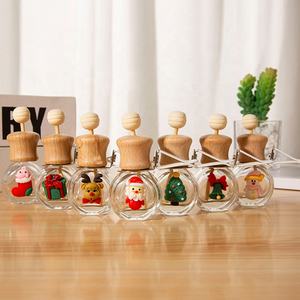 ขวดแก้วกระจายน้ำหอมแบบแขวนขนาด8มล. พร้อมฝาเกลียวที่หนีบช่องลมสำหรับตกแต่งรถยนต์ - Product Image 1