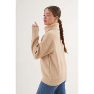 Suéter de Lana de Camello con Cuello de Cremallera para Mujer, Modelo Thessaloniki, Producto al por Mayor - Product Image 2