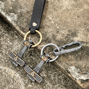 Llavero con Martillo de Thor Vikingo Nórdico, Acero Inoxidable, Runas Celtas, Correa de Cuero, Accesorio de Regalo Unisex - Product Image 1