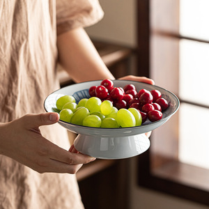 Assiette à fruits en céramique de style chinois, 8 pouces, sous glaçure bleue et blanche, sur pied haut, pour fêtes et restaurants - Product Image 4