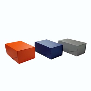 Caja de Cartón Rígido Magnética Plegable Personalizable en Forma de Libro para Zapatos, Calcetines, Ropa, Embalaje de Prendas, Reciclable - Product Image 3