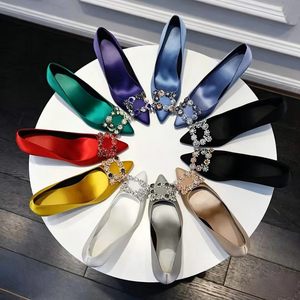 Chaussures de mariée dorées et noires à bout pointu, respirantes, à talons fins, à enfiler, durables, avec strass et boucle métallique, à plateforme compensée - Product Image 1