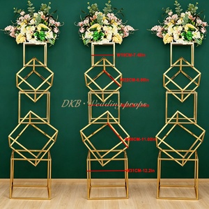 DKB - Soportes de Metal Geométricos Dorados para Flores, Decoración de Bodas, Soporte Moderno para Plantas con Marco Cuadrado, Decoración para Fiestas al Aire Libre - Product Image 2