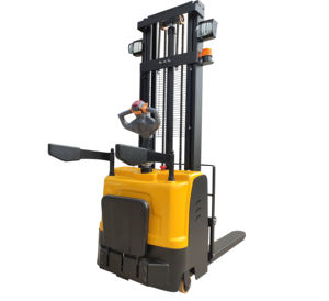 Transpaleta Eléctrica YC 3T, Apiladora Automática, Montacargas, Nueva Condición, Apta para Industrias Minoristas, Batería de Plomo-Ácido, Tracción en las Cuatro Ruedas - Product Image 6