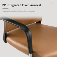 Chaise de conférence empilable en cuir moderne avec un design confortable pour une utilisation au bureau et en salle de conférence