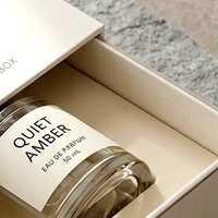 Boîte à parfum rigide blanche de luxe personnalisée avec emballage écologique réutilisable pour les cosmétiques, les soins de la peau et les parfums
