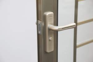 Fuson प्रत्यक्ष बिक्री उच्च शक्ति बाहरी सामने दरवाजा क्लासिक एल्यूमिनियम ख़िड़की ग्लास दरवाजा कीमत फिलीपींस - Product Image 5