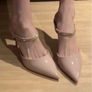 Sandales hautes confortables et durables pour femmes, élégantes et tendance, adaptées à un usage quotidien, chaussures de qualité pour femmes, disponibles à l'achat en ligne. - Product Image 4