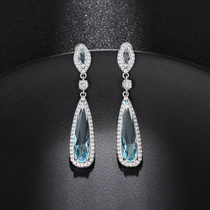 Boucles d'oreilles pendantes en cristal bleu clair E3003, en argent 925, forme goutte d'eau, serti clos, bijoux classiques pour femmes, pour mariage - Product Image 3