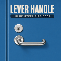 Porte coupe-feu robuste en acier bleu avec ferme-porte automatique et cadre en acier pour quai de chargement logistique