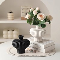 Vase d'art en céramique vintage de style français Wabi-Sabi Luxe léger esthétique unique pour un arrangement floral haut de gamme