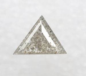 2,16 CT Rústico Blanco Natural Triángulo Corte Diamante suelto I3 Claridad con color blanco y características de corte de entrenamiento - Product Image 1