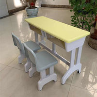 Meubles de maternelle et de préscolaire en plastique coloré, tables et chaises d'étude pour enfants