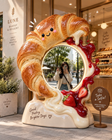 Sculpture personnalisée en FRP avec miroir intégré, statue de personnage en fibre de verre, accessoire photo commercial pour la décoration de vitrine de magasin