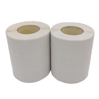 Rouleau d'étiquettes de codes-barres thermosensibles en papier autocollant avec dessus rouge et dos blanc pour les promotions en supermarché et en épicerie