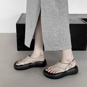 รองเท้าแตะผู้หญิงแบบกระชับสำหรับฤดูร้อน2025รองเท้าเปิดนิ้วเท้าสายรัดหัวเข็มขัดหนังแท้สวมใส่สบายรองเท้าแตะสำหรับผู้หญิงประจำวันสีดำขนาด34-49 - Product Image 3