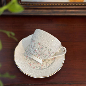 Tasse à café et soucoupe en porcelaine fine, légère, transparente, élégante, de style britannique, avec motifs en relief, pour le thé de l'après-midi, idéale pour les restaurants de luxe - Product Image 4