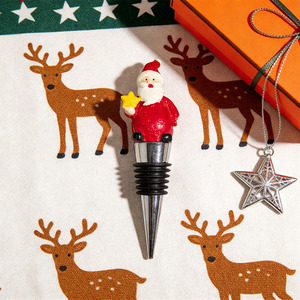 Tapones de vacío metálicos reutilizables para botellas de <span class=keywords><strong>vino</strong></span> con diseño de <span class=keywords><strong>Caperucita</strong></span> <span class=keywords><strong>Roja</strong></span> y Papá Noel, bomba salvadora de <span class=keywords><strong>vino</strong></span> para Navidad y festividades. - Product Image 2