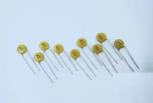 China Hoge Kwaliteit Hoge Overspanningsbeveiliging Varistor 10d221-j Zinkoxide Varistor Mov Voor Bliksembeveiligingsapparatuur