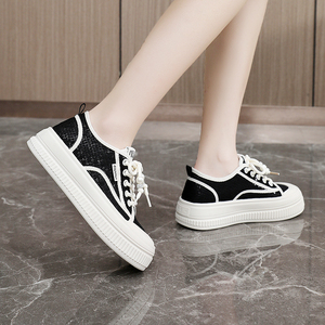 Chaussures plates sportives à lacets antidérapantes pour femmes 2026 avec semelle épaisse, respirantes en maille pour l'été, l'automne et le printemps, fabriquées en Chine - Product Image 4