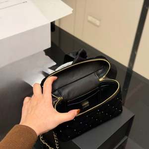 Sac à main carré de luxe en cuir véritable haut de gamme pour femme, décontracté, avec fermeture éclair, résistant à l'eau, tendance estivale - Product Image 4