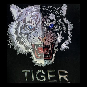 Adesivo Termoadesivo con Strass Lucidi a Forma di Tigre per Decorazione di Magliette e Giacche - Product Image 1