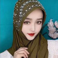 Hijab à bord rigide orné de strass faits à la main pour femmes musulmanes