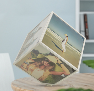 3D Rubik cubo quadrato cornice di <span class=keywords><strong>plastica</strong></span> contiene 6 <span class=keywords><strong>foto</strong></span> con scatola in acrilico Base argento per la visualizzazione del Desktop - Product Image 4