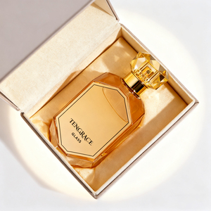 Bouteille de parfum de <span class=keywords><strong>luxe</strong></span> de 100 ml en gros couleur unique de <span class=keywords><strong>champagne</strong></span> avec pulvérisateur à pompe et bouchon logo personnalisé accepté - Product Image 1