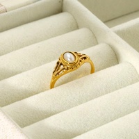 Bague pour dames Bague exquise en acier inoxydable avec perles d'eau douce sculptées