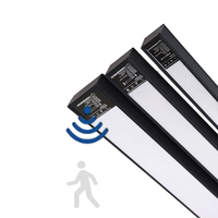 Lumière linéaire LED à détecteur de mouvement micro-ondes suspendue pour parking 24/36W 2400LM IP44 Garantie 2 ans 4 pieds (1,2 m)