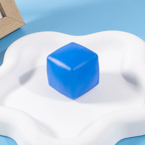 Nouveau Jouet Carré Sensoriel TPR Mignon et Squeezable 2026 - Jouet Squish Amusant et Neutre pour Enfants de 8 à 13 Ans, Soulage l'Anxiété - Product Image 4