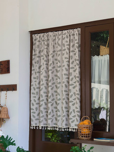 Demi-<span class=keywords><strong>rideau</strong></span> court à motif de petites feuilles vertes avec pompons blancs, à passe-tringle, pour porte de cuisine, café, ou comme housse anti-poussière pour <span class=keywords><strong>armoire</strong></span> - Product Image 2