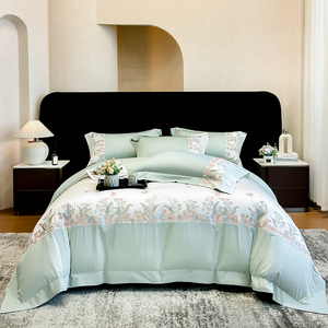 Ensemble de quatre pièces de draps de lit, taies d'oreiller et housses de couette brodés de fleurs fraîches à <span class=keywords><strong>la</strong></span> française - Product Image 1