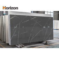 Matériau de rénovation de cuisine Surface en pierre de quartz Calacatta Dalle de quartz pour plan de travail Revêtement mural supérieur de lavabo Marches d'escalier