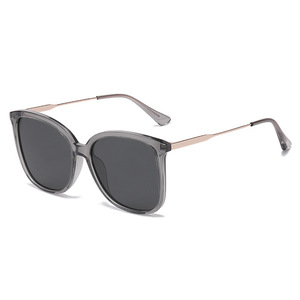 Lunettes de soleil polarisées personnalisées TR pour femmes, protection UV, grande marque, populaire auprès des influenceurs, monture large - Product Image 5