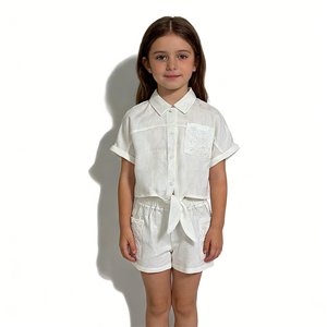 Set di Abbigliamento per Ragazze 100% Cotone, Top con Ricamo Traforato e Orlo Annodato, <span class=keywords><strong>Pantaloncini</strong></span> con Vita Elastica, Fresco ed Elegante per Uso Quotidiano - Product Image 4