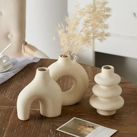 Vente en gros OEM ODM – Ensemble de 3 vases à bourgeons en céramique de style bohème, géométrie irrégulière, vase en céramique noire personnalisé, idéal pour un cadeau ou la décoration intérieure