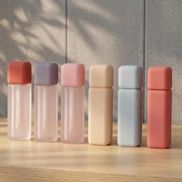 Tube Lip Gloss Matte Custom Yuecai, Plastik Persegi, Buram, Gradasi, Sentuhan Lembut, Kosong, Kemasan Lipstik Cair 5ML