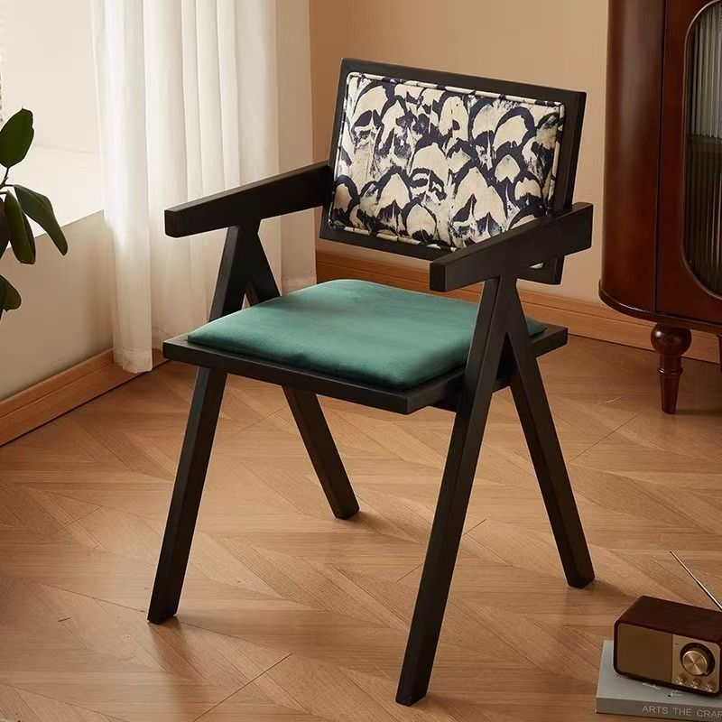 Structure noire, dossier en plumes, revêtement en velours vert foncé