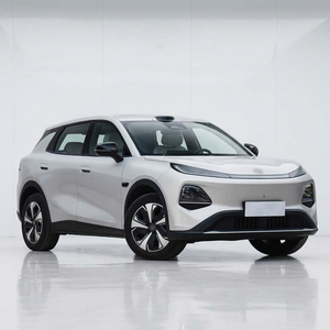 SUV électrique blanc 5 places, conduite à gauche, phares LED, roues R18, crossover compact moderne - Product Image 1