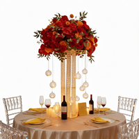 Vente en gros de grands centres de table de mariage de luxe, support à fleurs en métal doré avec boules transparentes suspendues, 100 cm de haut, décoration