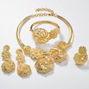 Ensemble de bijoux en or 14 carats de qualité promotionnelle, Dubai, collier et boucles d'oreilles - Product Image 3